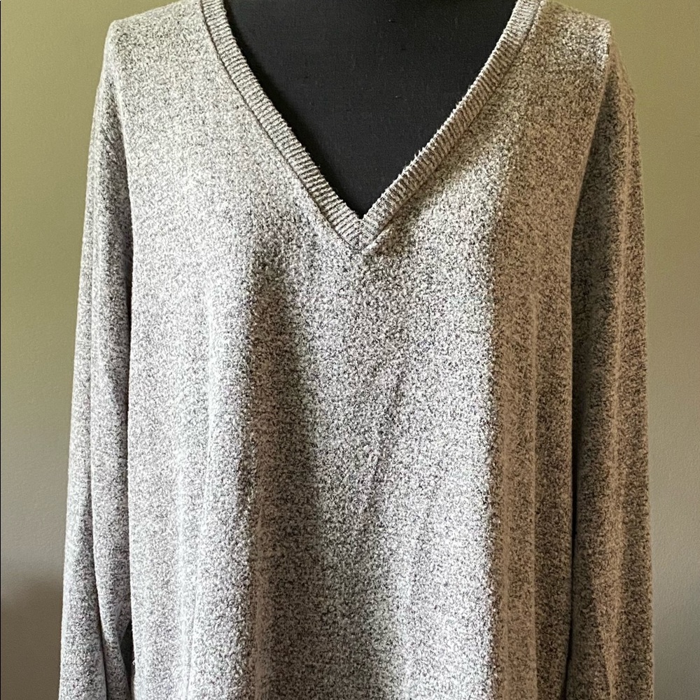 Long sleeve V-neck sweater. Size XL